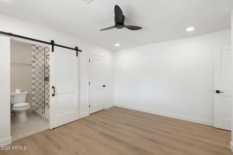 32-web-or-mls-DSC07114_3615 E Clarendon