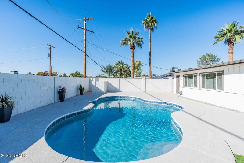 42-web-or-mls-DSC07202-HDR_3615 E Claren