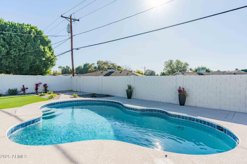 44-web-or-mls-DSC07208-HDR_3615 E Claren