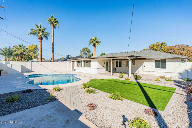 45-web-or-mls-DSC07211-HDR_3615 E Claren