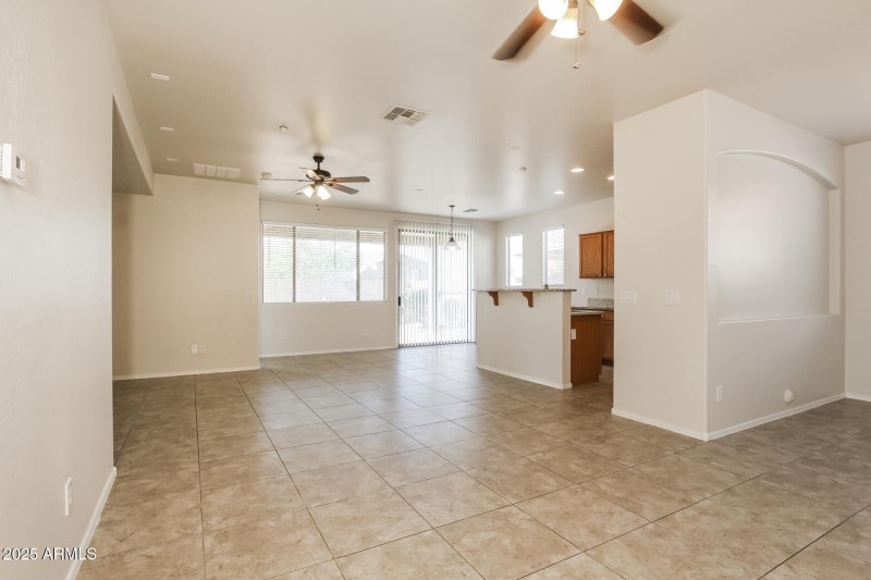 003-photo-living-room-14990646