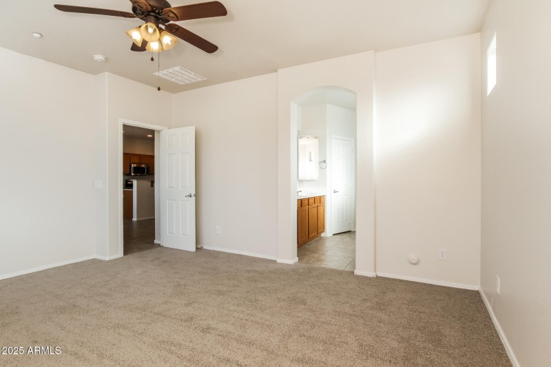 012-photo-main-bedroom-14990631