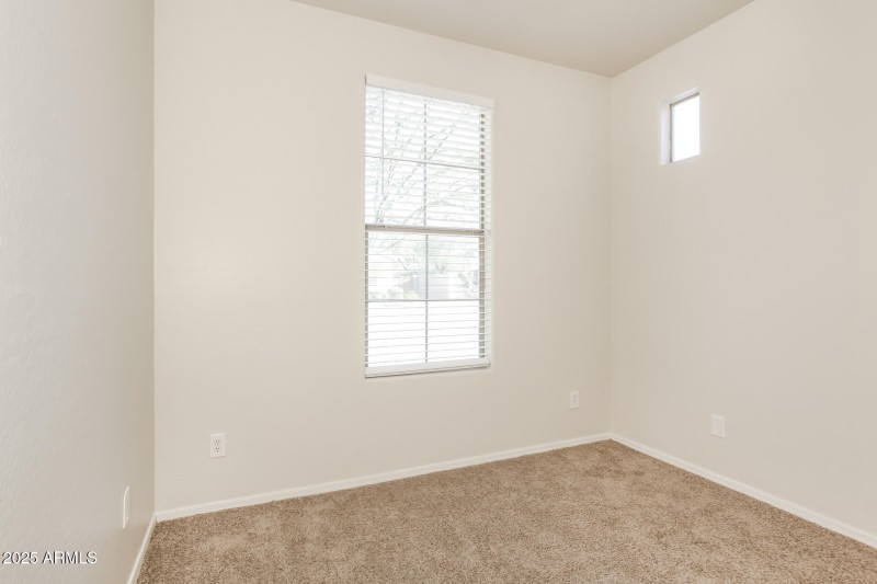 020-photo-bedroom-14990640