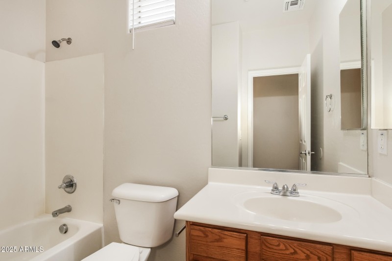 021-photo-bathroom-14990641