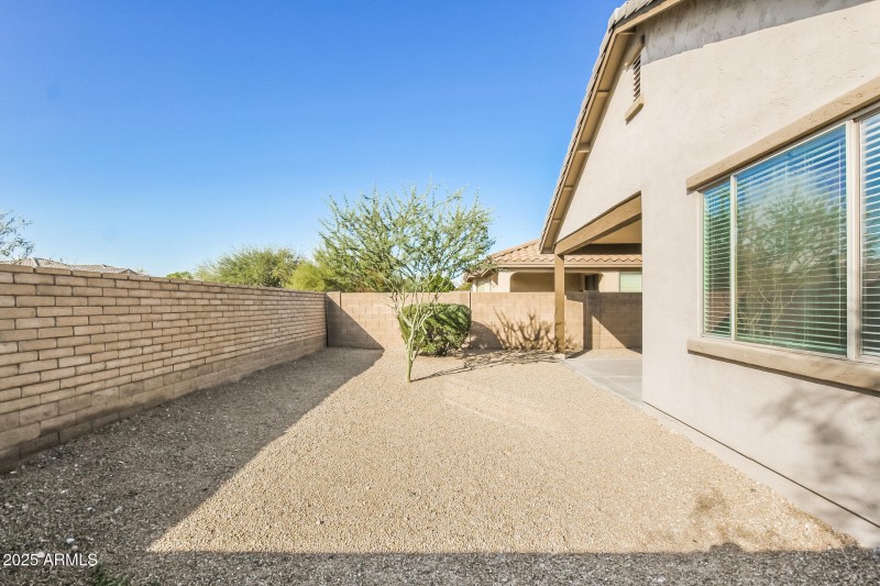 024-photo-rear-view-14990644