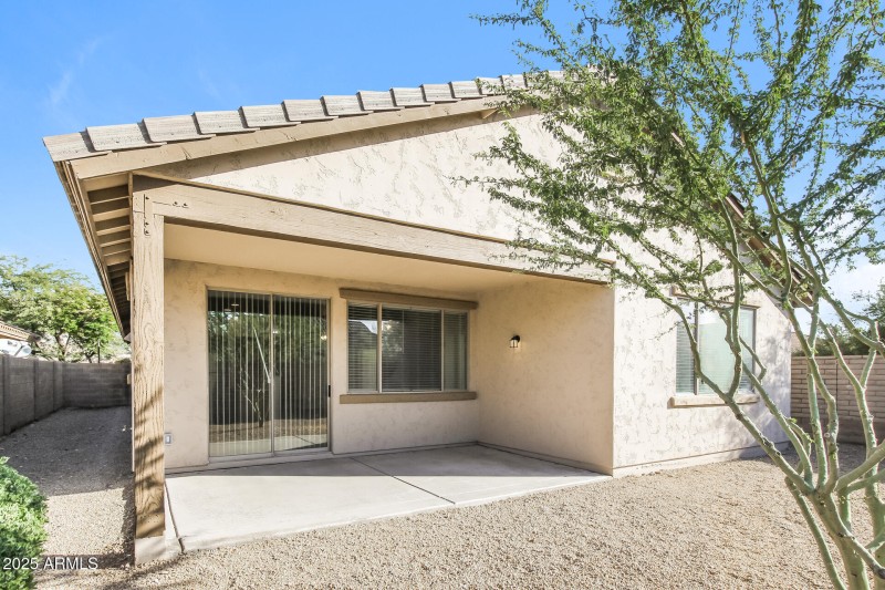 025-photo-rear-view-14990643