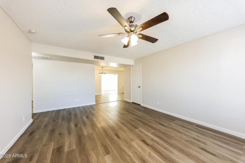 003-photo-living-room-14991178