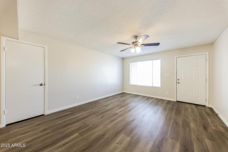 006-photo-living-room-14991181