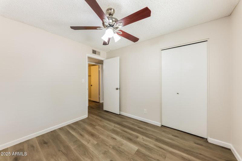 020-photo-bedroom-14991174