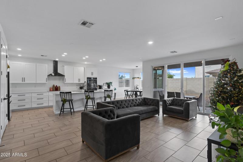 1170 E Meadowridge Dr-10