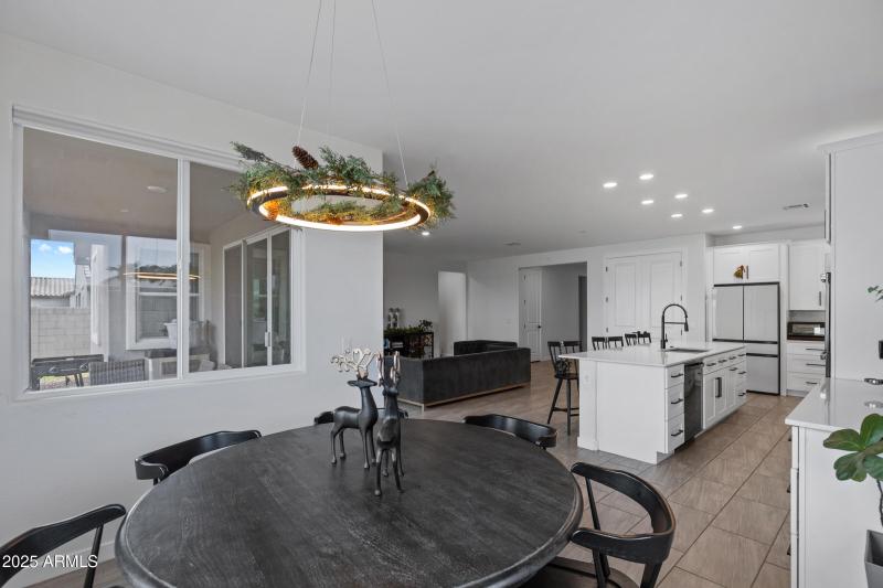 1170 E Meadowridge Dr-11