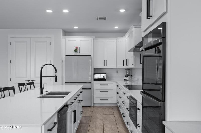 1170 E Meadowridge Dr-17