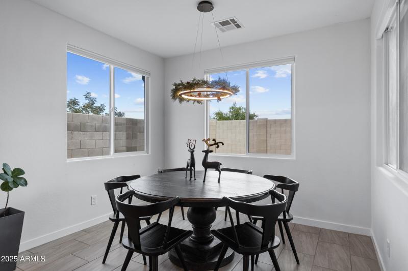 1170 E Meadowridge Dr-18