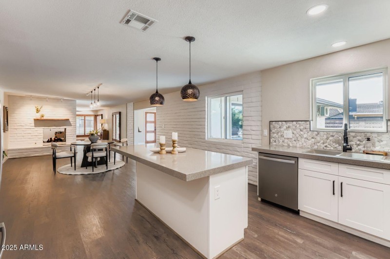 202 N Florence Ave - Web Quality - 016 -