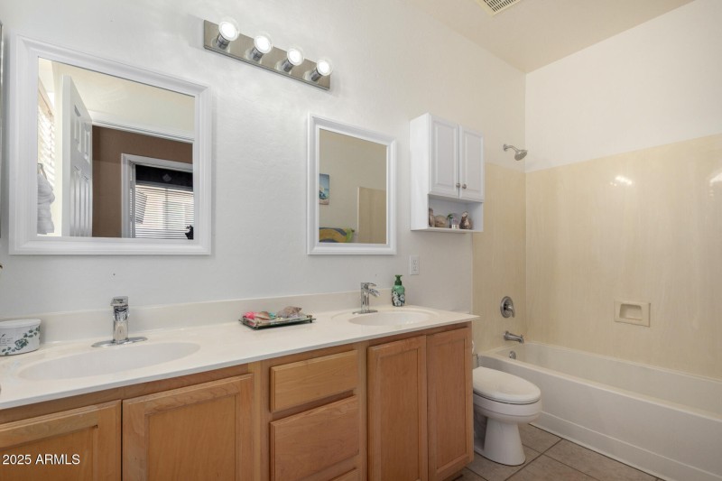 secondary-bath-dual-sink-9628-lindner