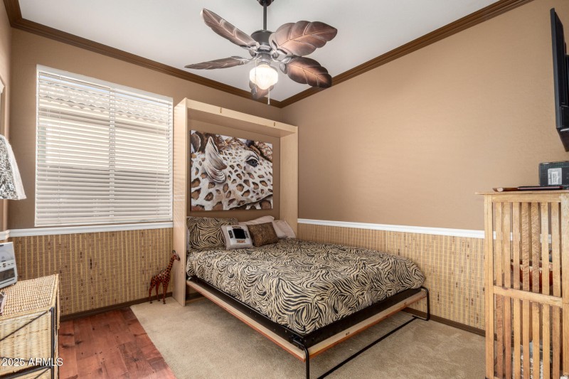 secondary-bedroom-murphy-bed-9628-Lindne