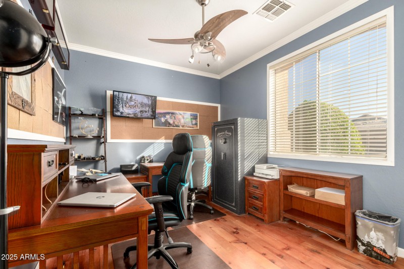 secondary-bedroom-office-9628-Lindner