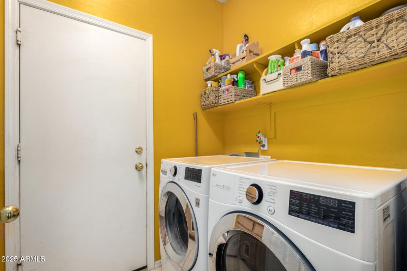 washer-dryer-washroom-9628-lindner