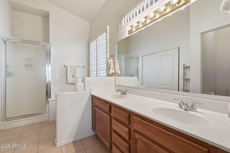 Dual sinks in master