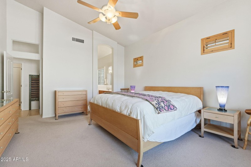 Vaulted ceilings in mstr bdrm