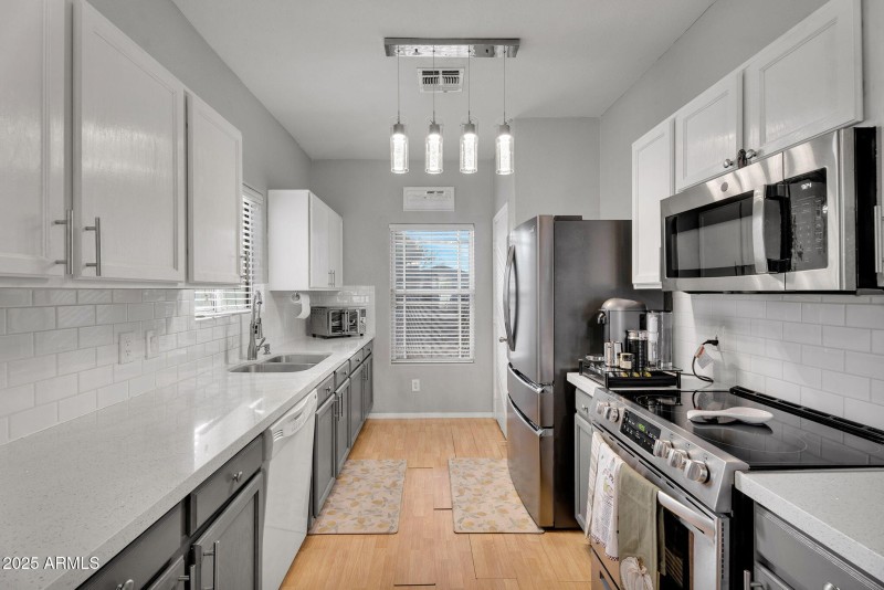 7-web-or-mls-13122 W Calavar Rd-9