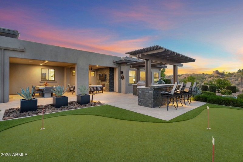 Putting green & BBQ island