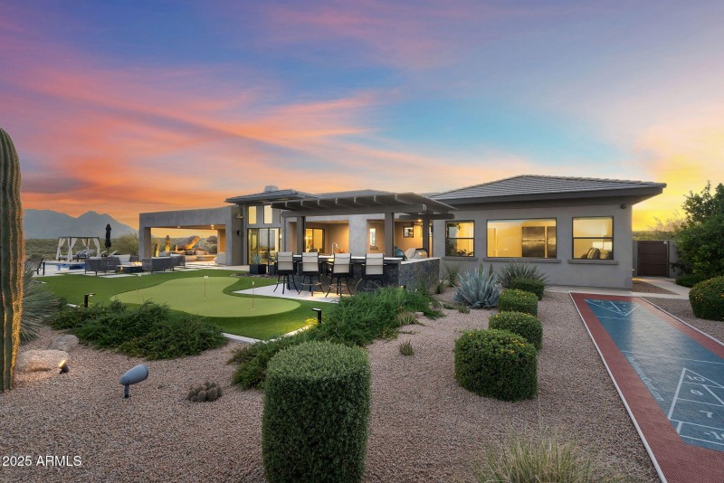 Shuffle board & putting green