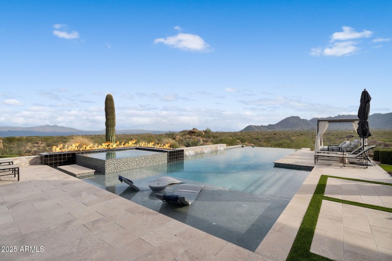 Impressive fire wall