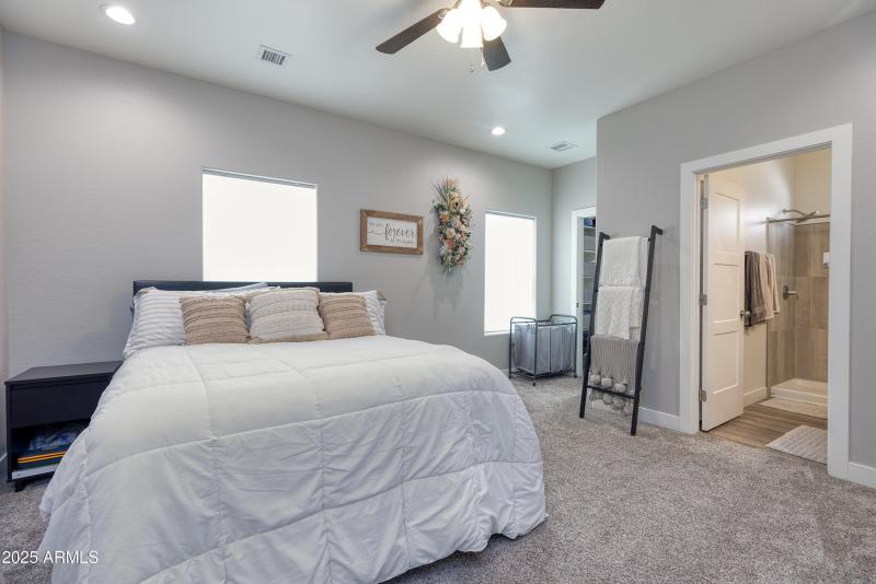 022_photo_22_799_cobble_lane_taylor_lind