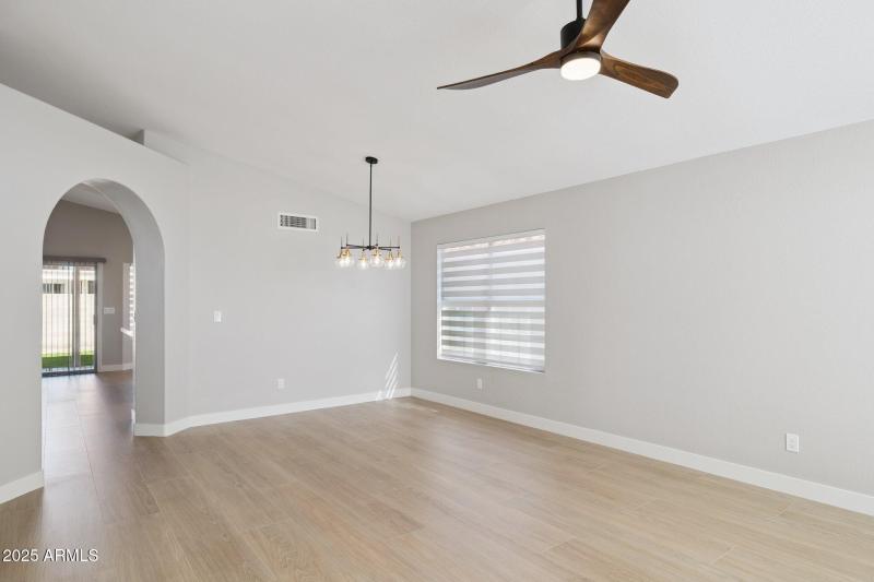 4-web-or-mls-4426-e-thistle-landing-dr