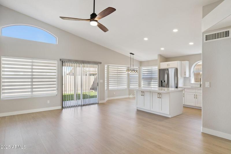 8-web-or-mls-4426-e-thistle-landing-dr