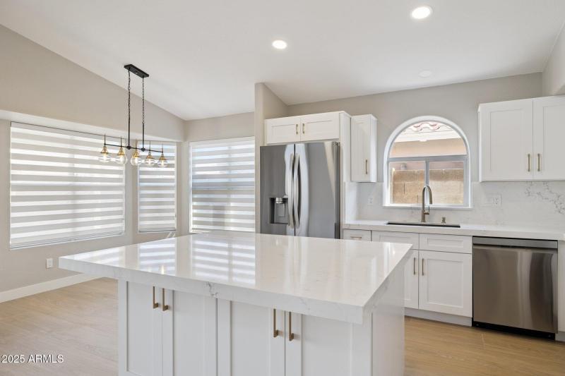 12-web-or-mls-4426-e-thistle-landing-dr