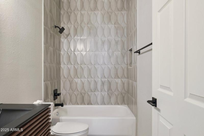 22-web-or-mls-4426-e-thistle-landing-dr