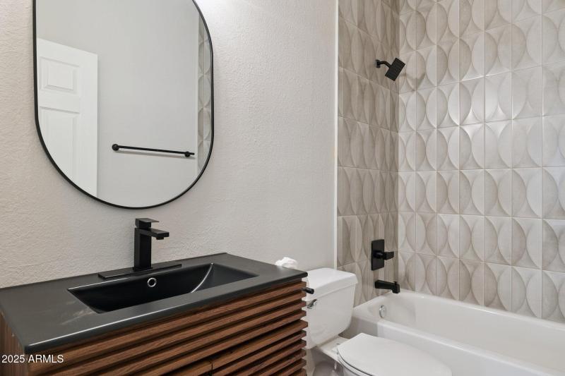 23-web-or-mls-4426-e-thistle-landing-dr