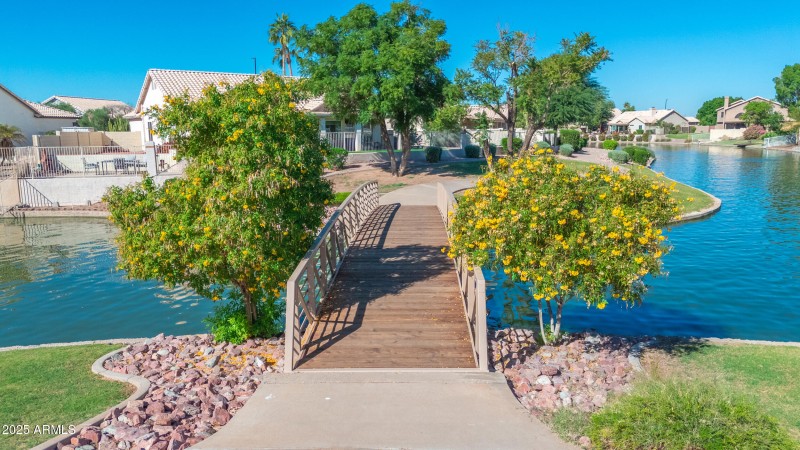 8_615_a4m_community-hdr