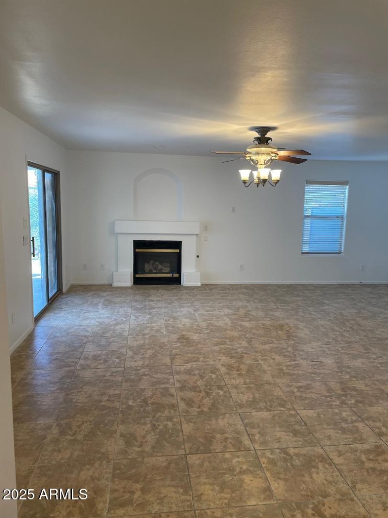 Fireplace in DR/FR/LR