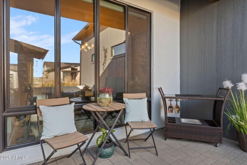 mls_020-Front Exterior