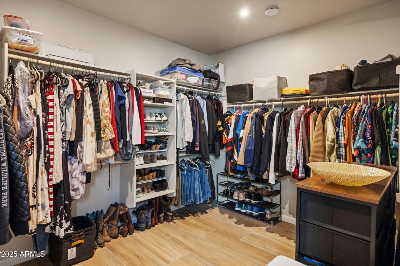 mls_105-Primary Closet