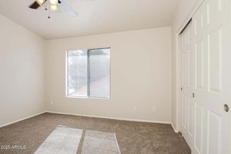 016-photo-bedroom-14991727