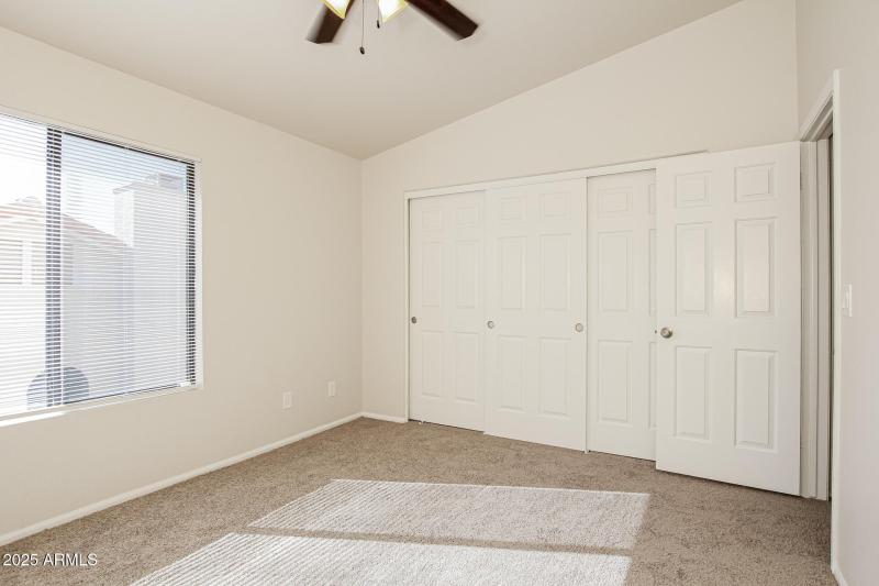 017-photo-bedroom-14991728