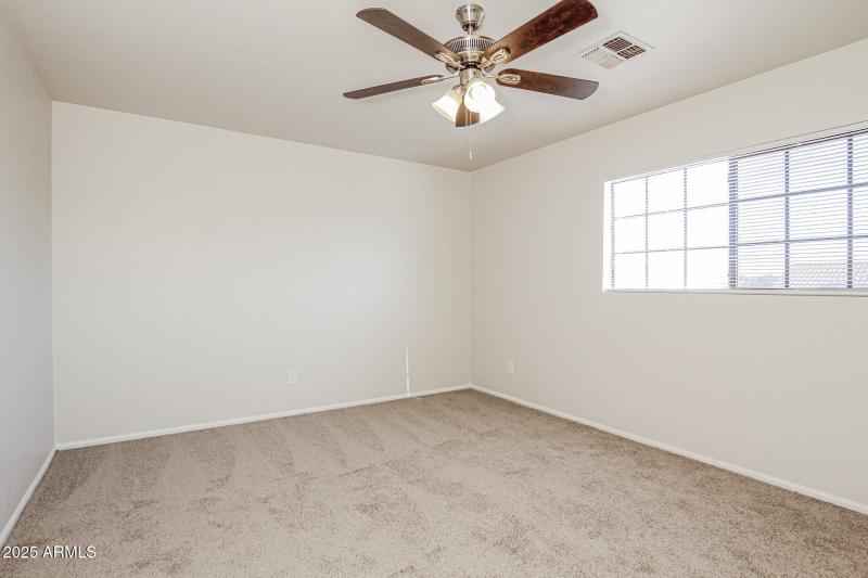 019-photo-bedroom-14991730