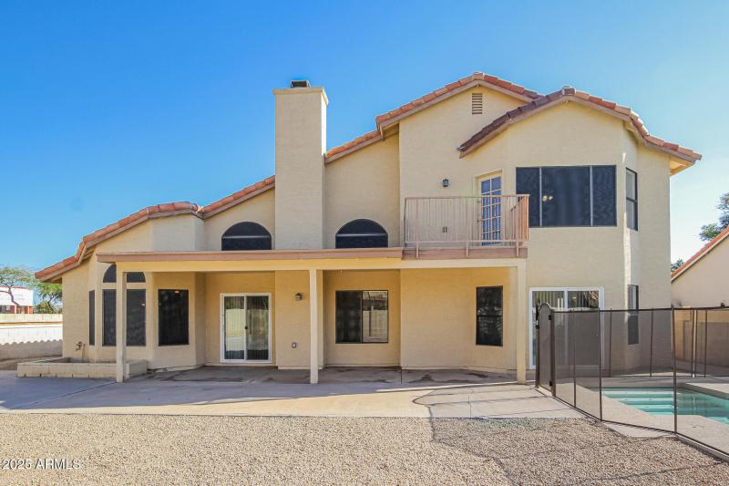 026-photo-rear-view-14991738