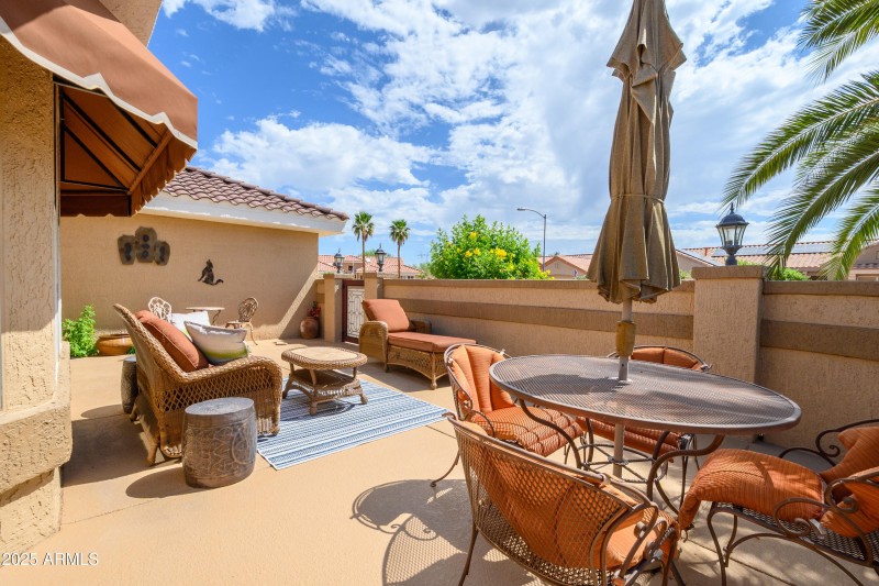 Spacious Front Courtyard