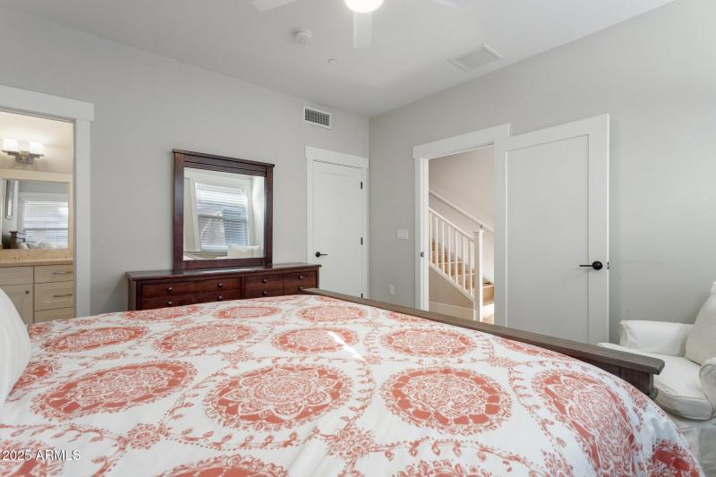 6-web-or-mls-1400-e-bethany-home-rd-22