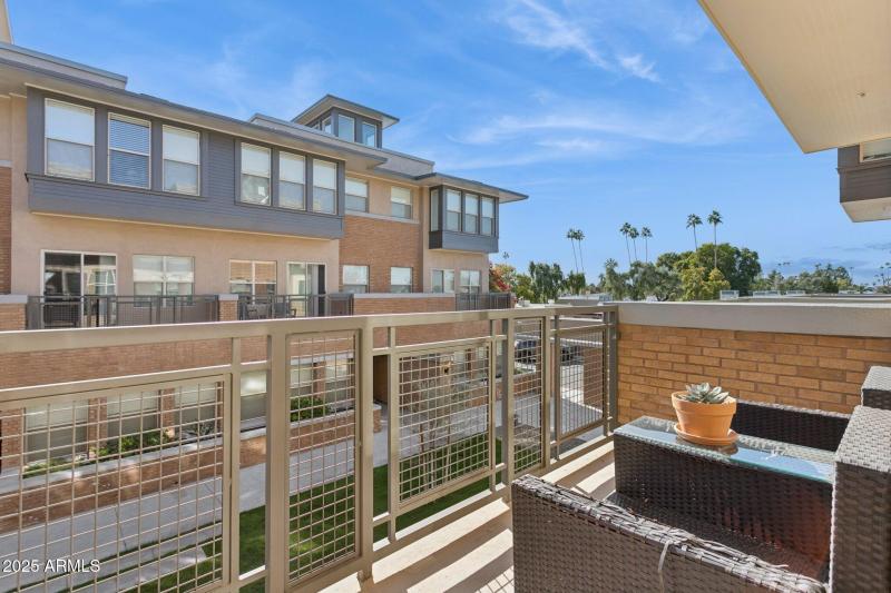 19-web-or-mls-1400-e-bethany-home-rd-22