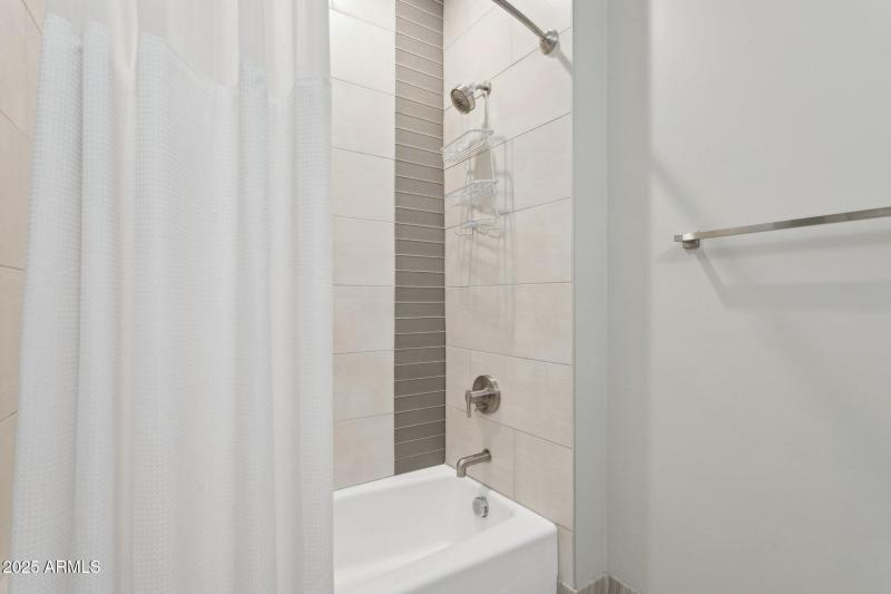 23-web-or-mls-1400-e-bethany-home-rd-22