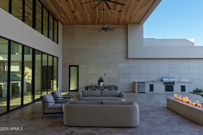 DJI_20251203092038_0460_D