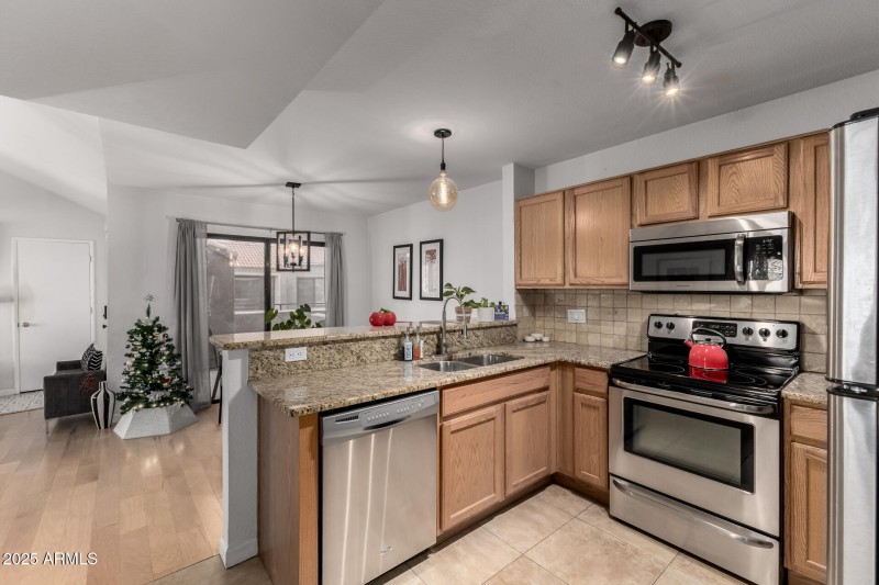 5122 E Shea Blvd 2097