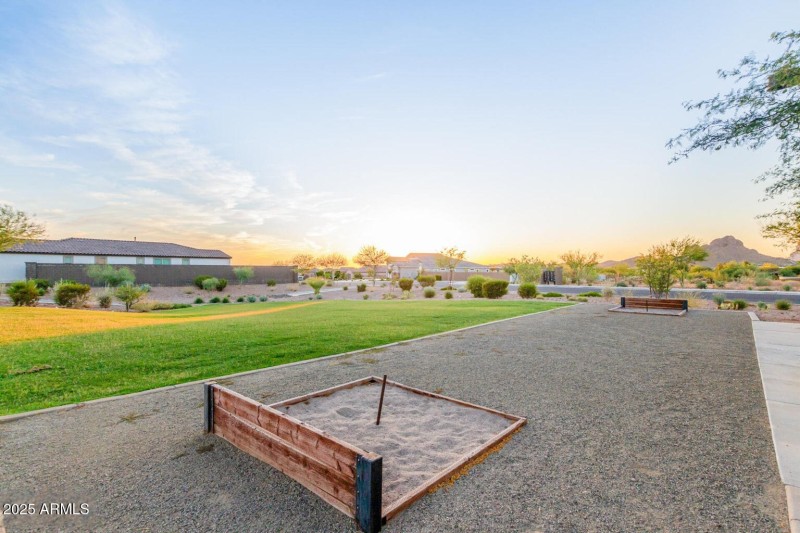 Peralta Canyon amenities