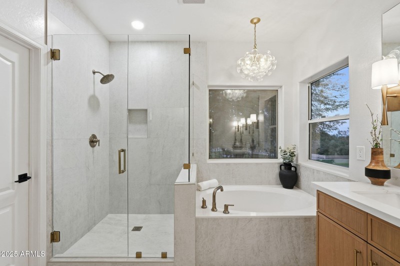 Spa like tub and shower